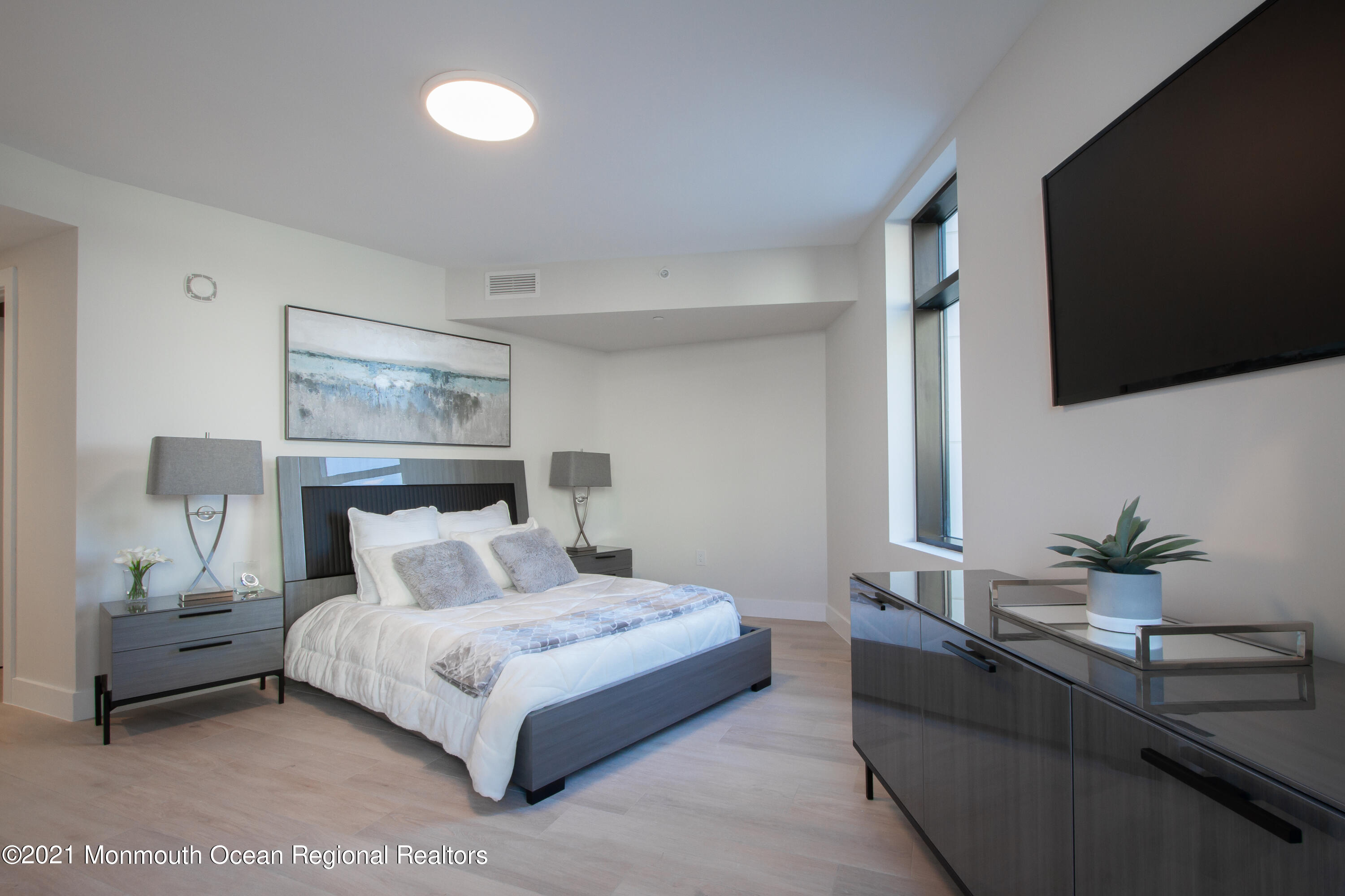 350 Ocean Avenue N, 101