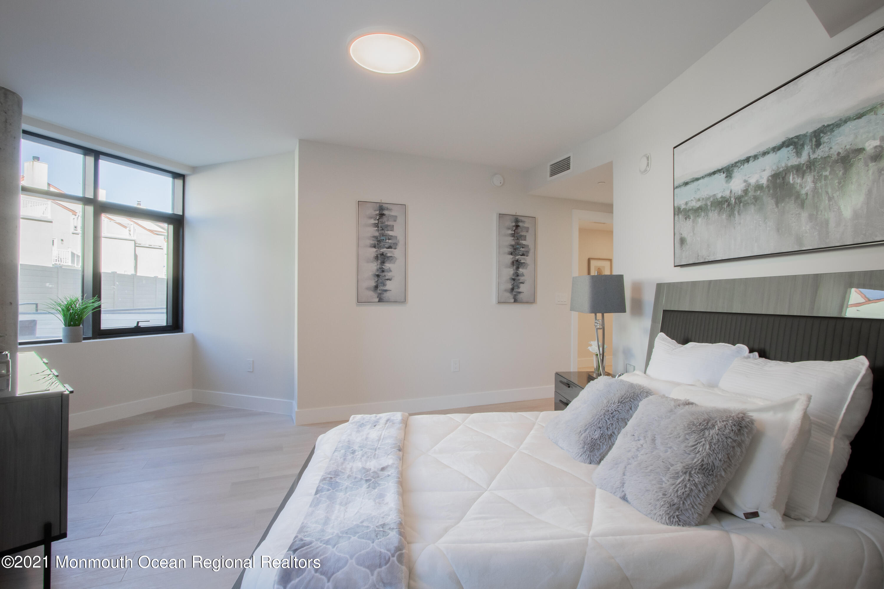 350 Ocean Avenue N, 101