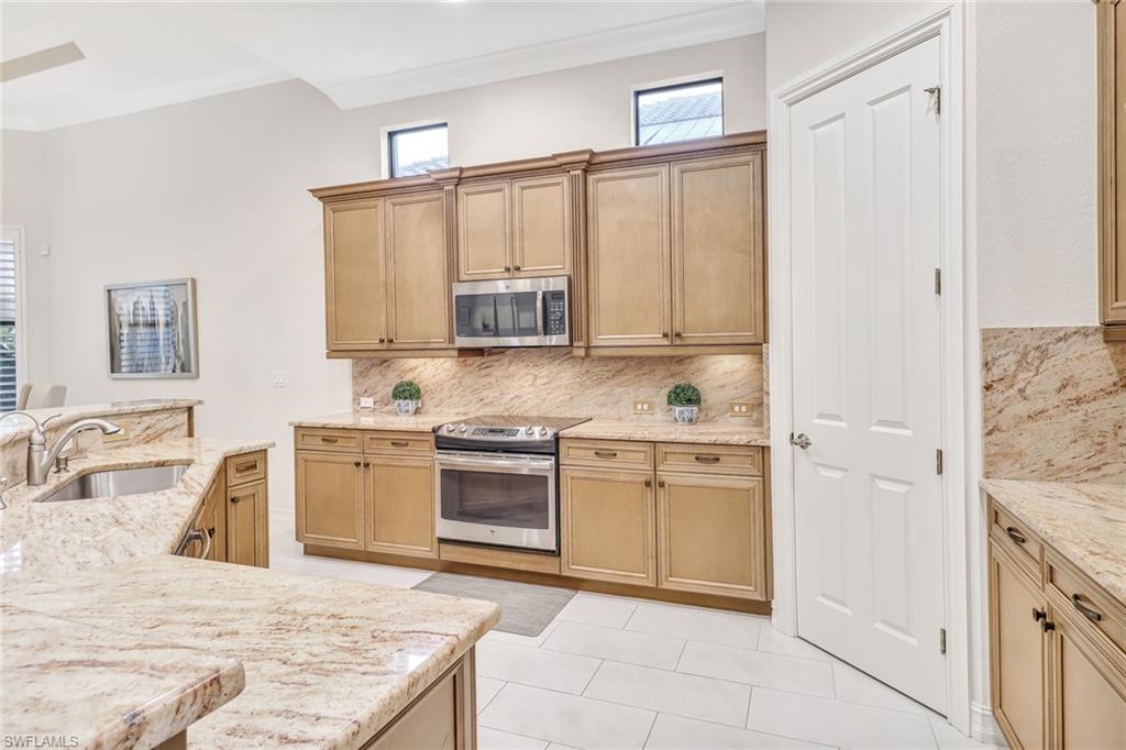 7327 Lantana CIR
