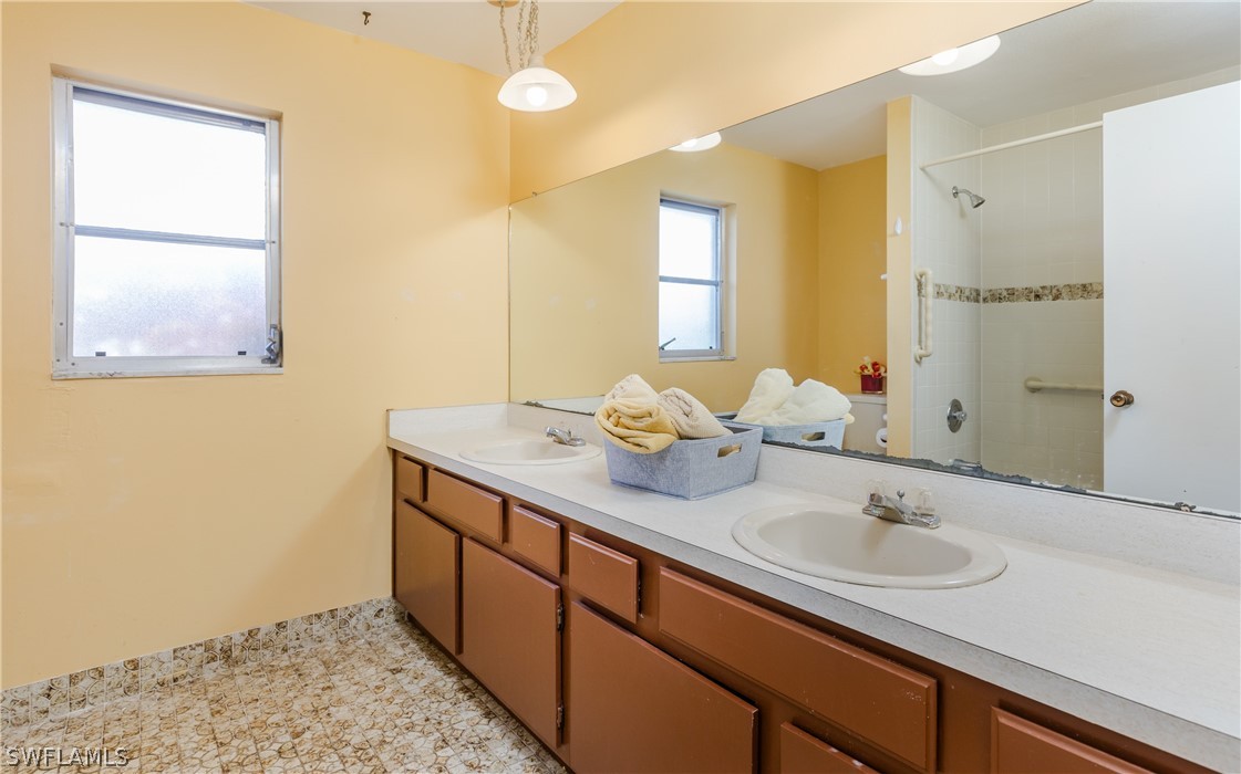 1015 SE 27th TER