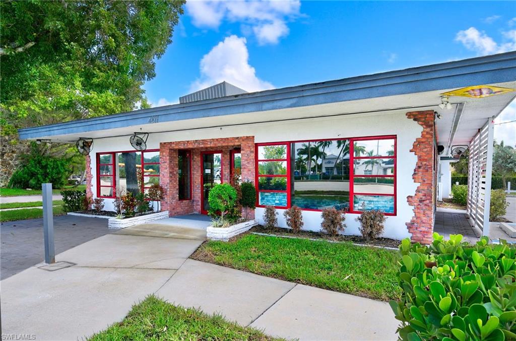 4811 Tamiami TRL E