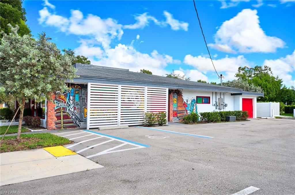 4811 Tamiami TRL E