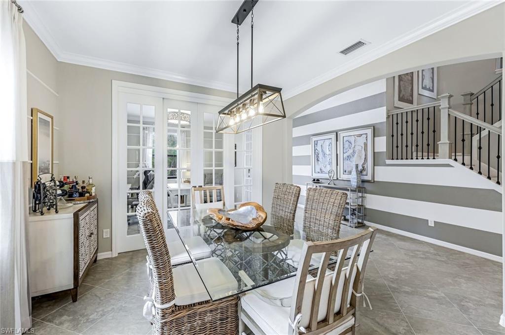 4243 Raffia Palm CIR