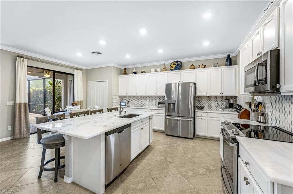 4243 Raffia Palm CIR