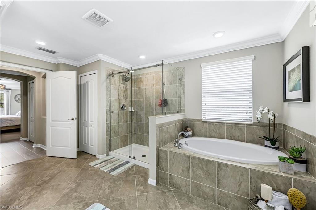 4243 Raffia Palm CIR