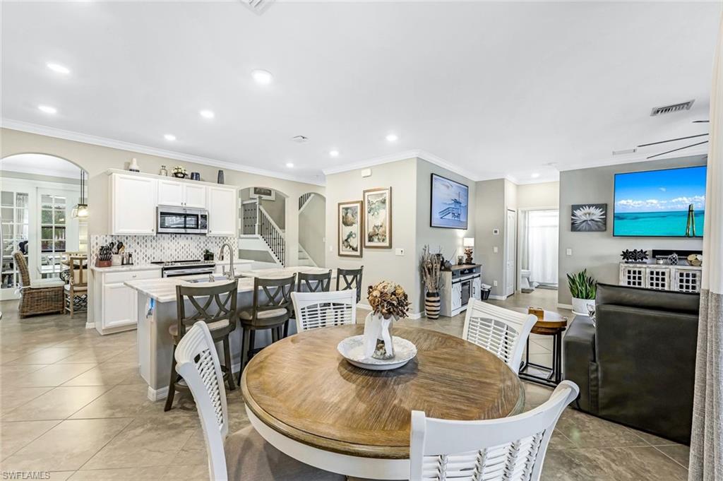 4243 Raffia Palm CIR