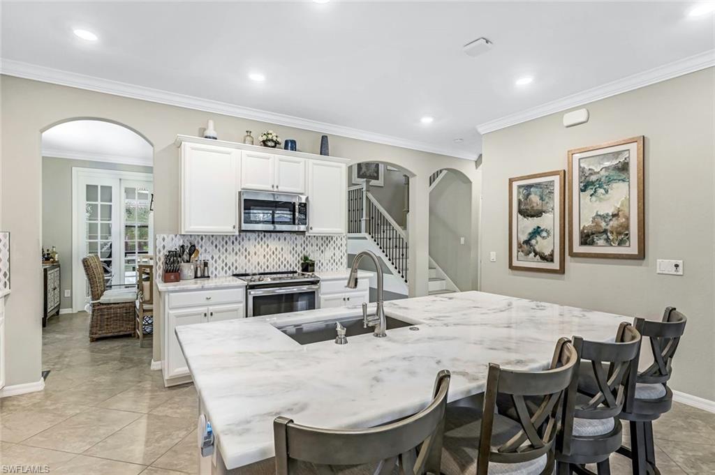 4243 Raffia Palm CIR