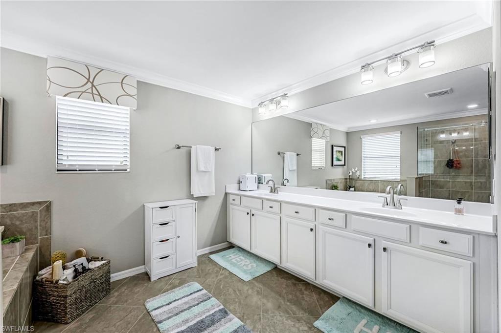 4243 Raffia Palm CIR