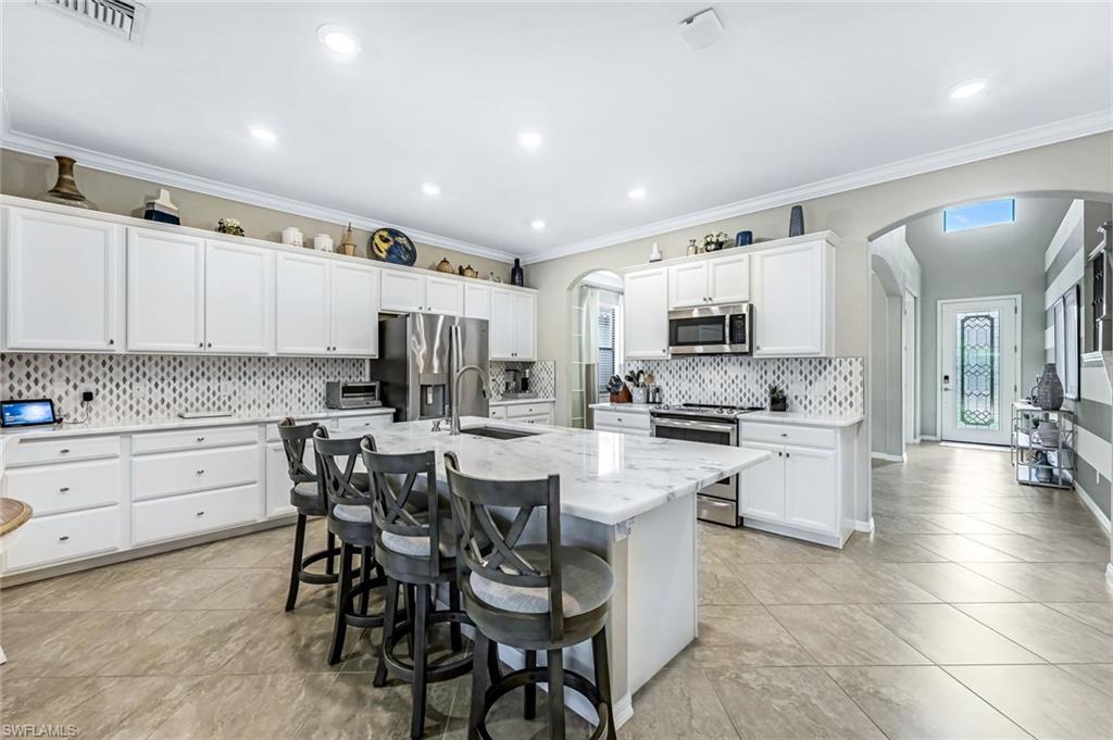 4243 Raffia Palm CIR