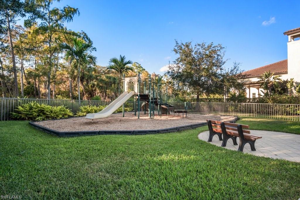 4243 Raffia Palm CIR