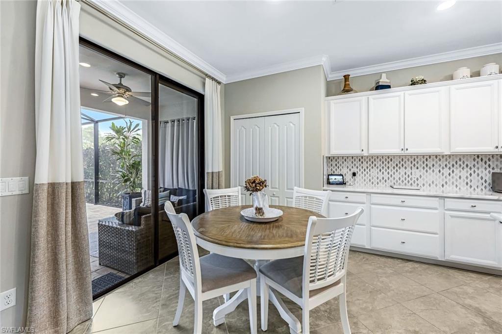 4243 Raffia Palm CIR