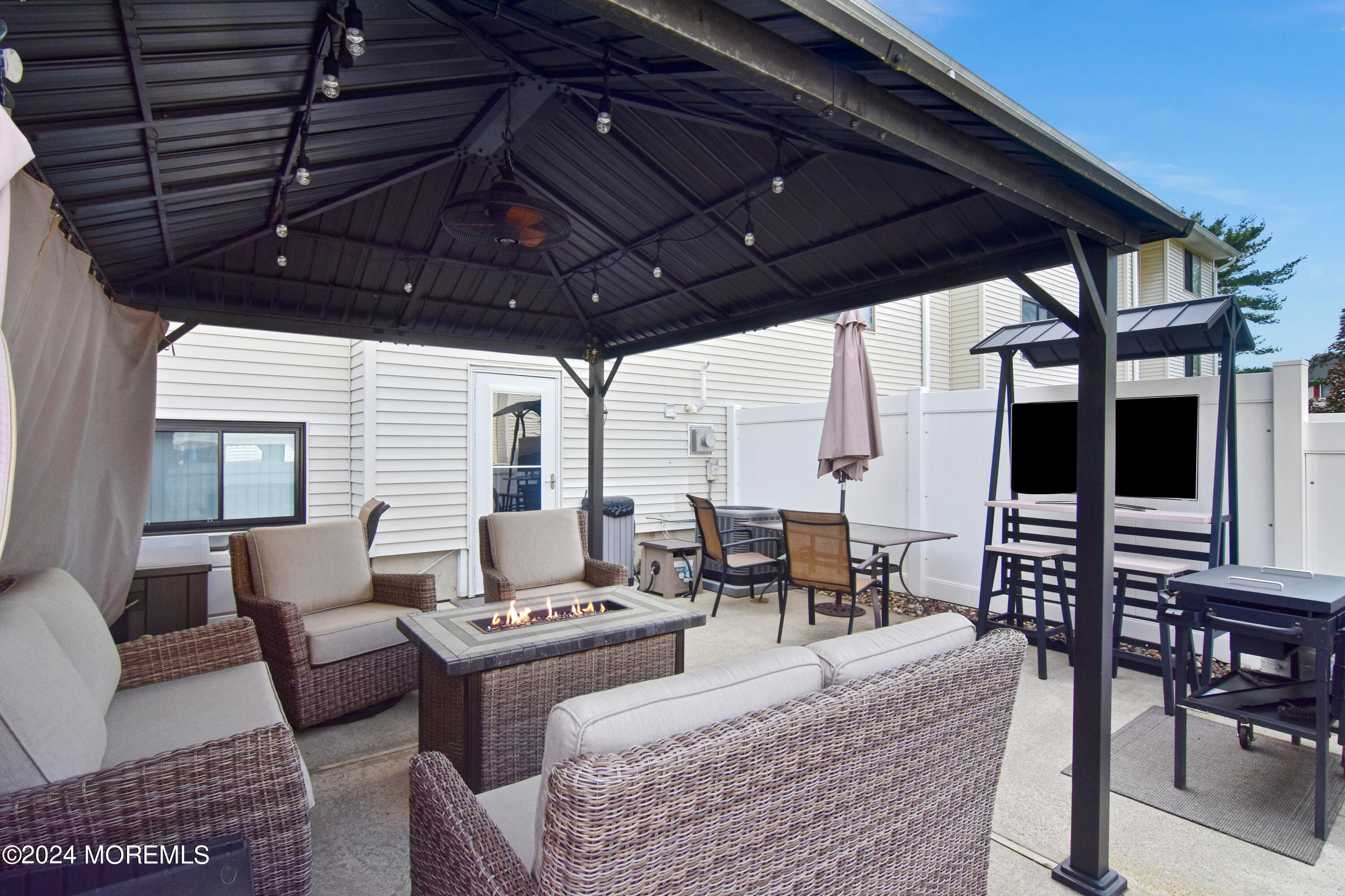 564 Clubhouse Drive