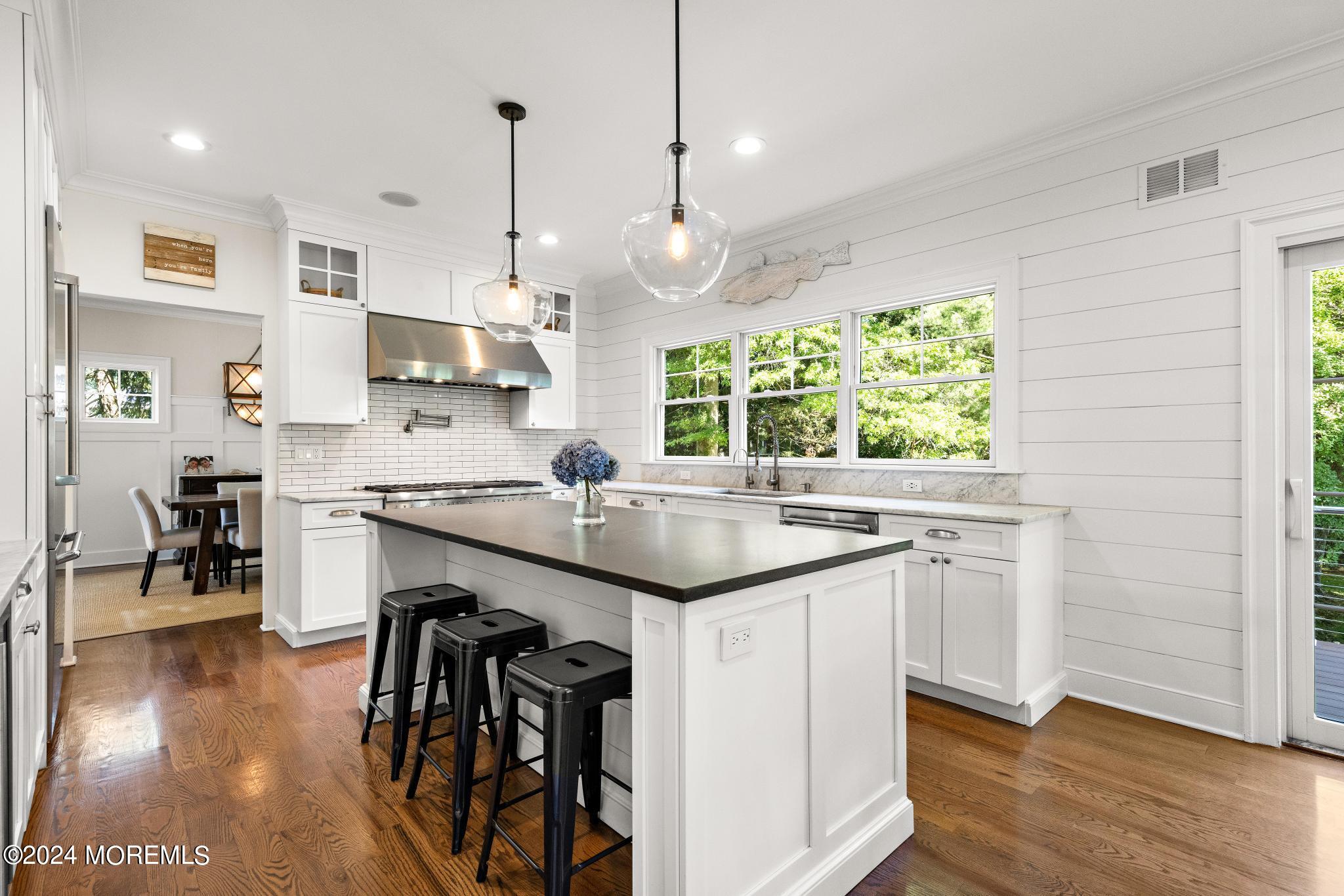 34 Hendrickson Place