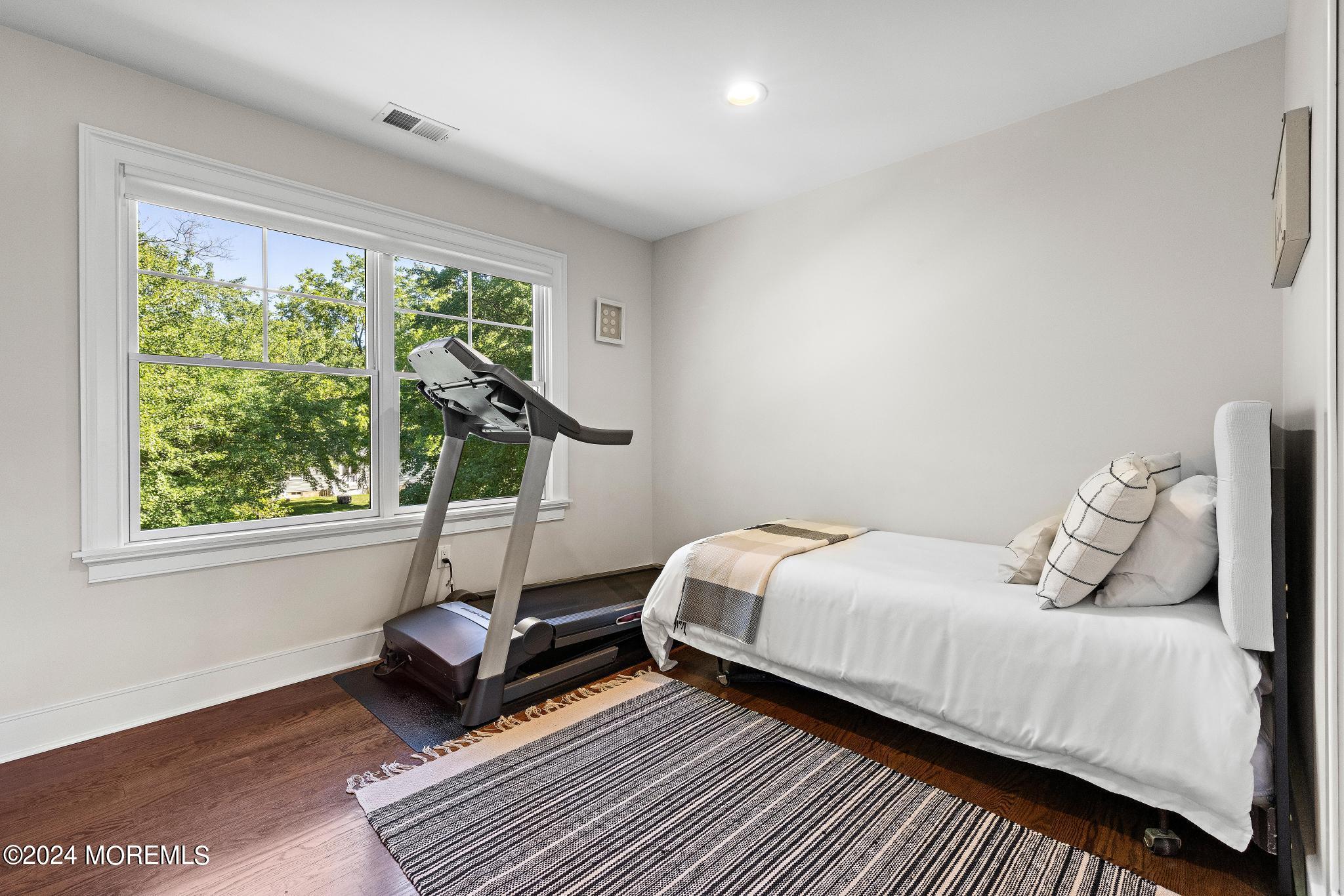 34 Hendrickson Place