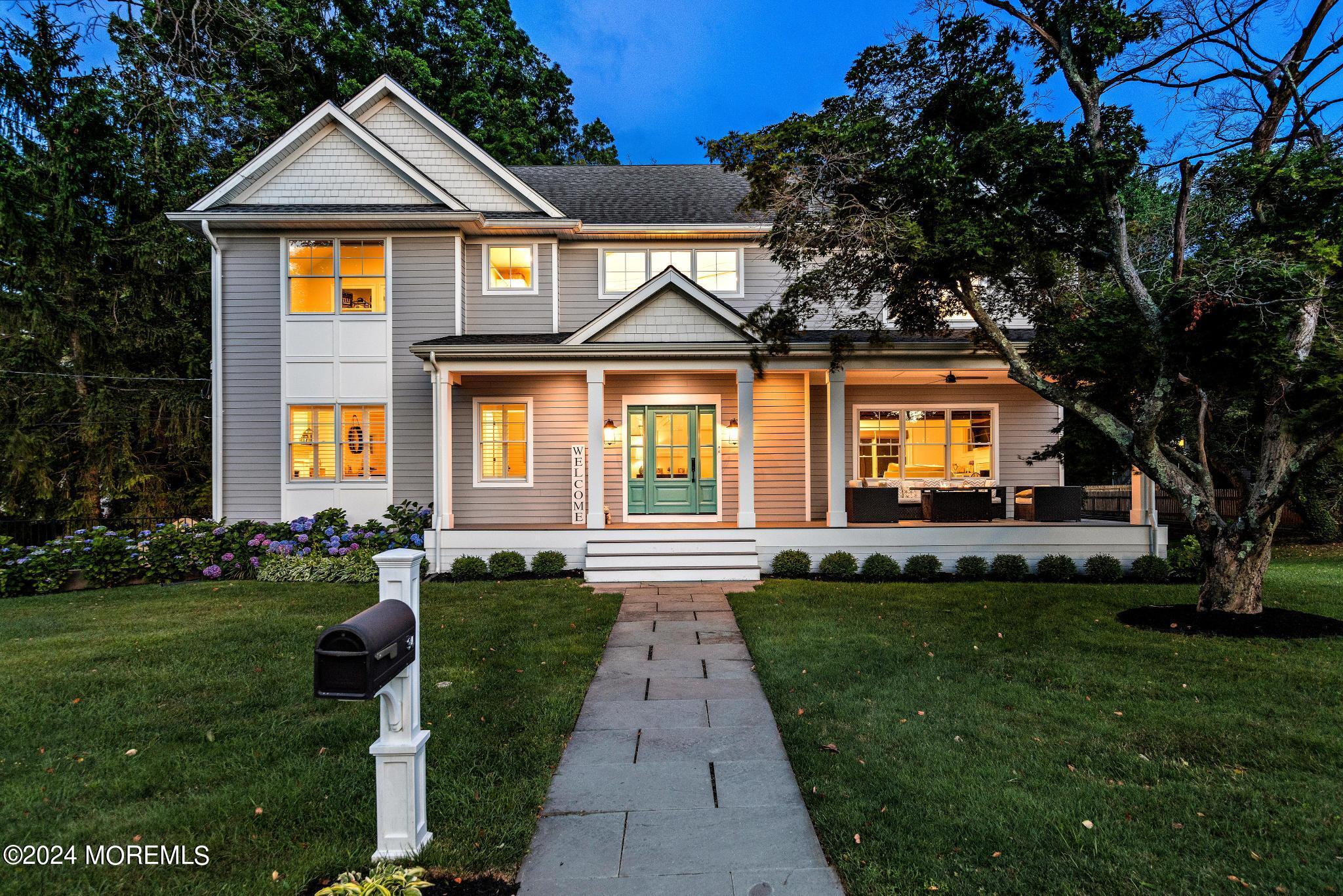 34 Hendrickson Place