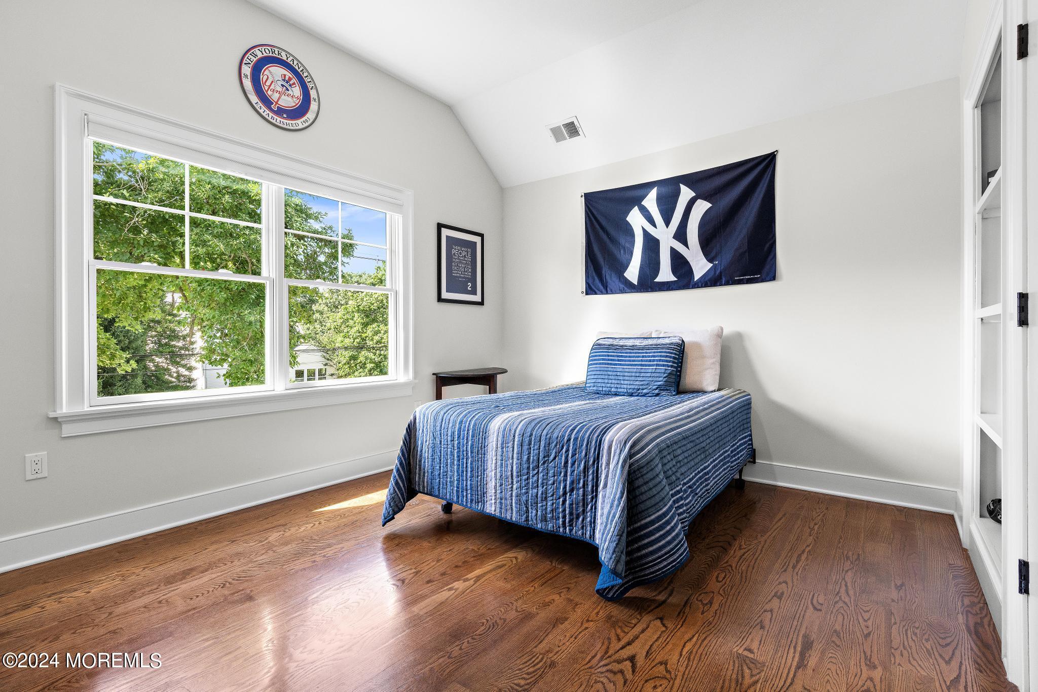 34 Hendrickson Place