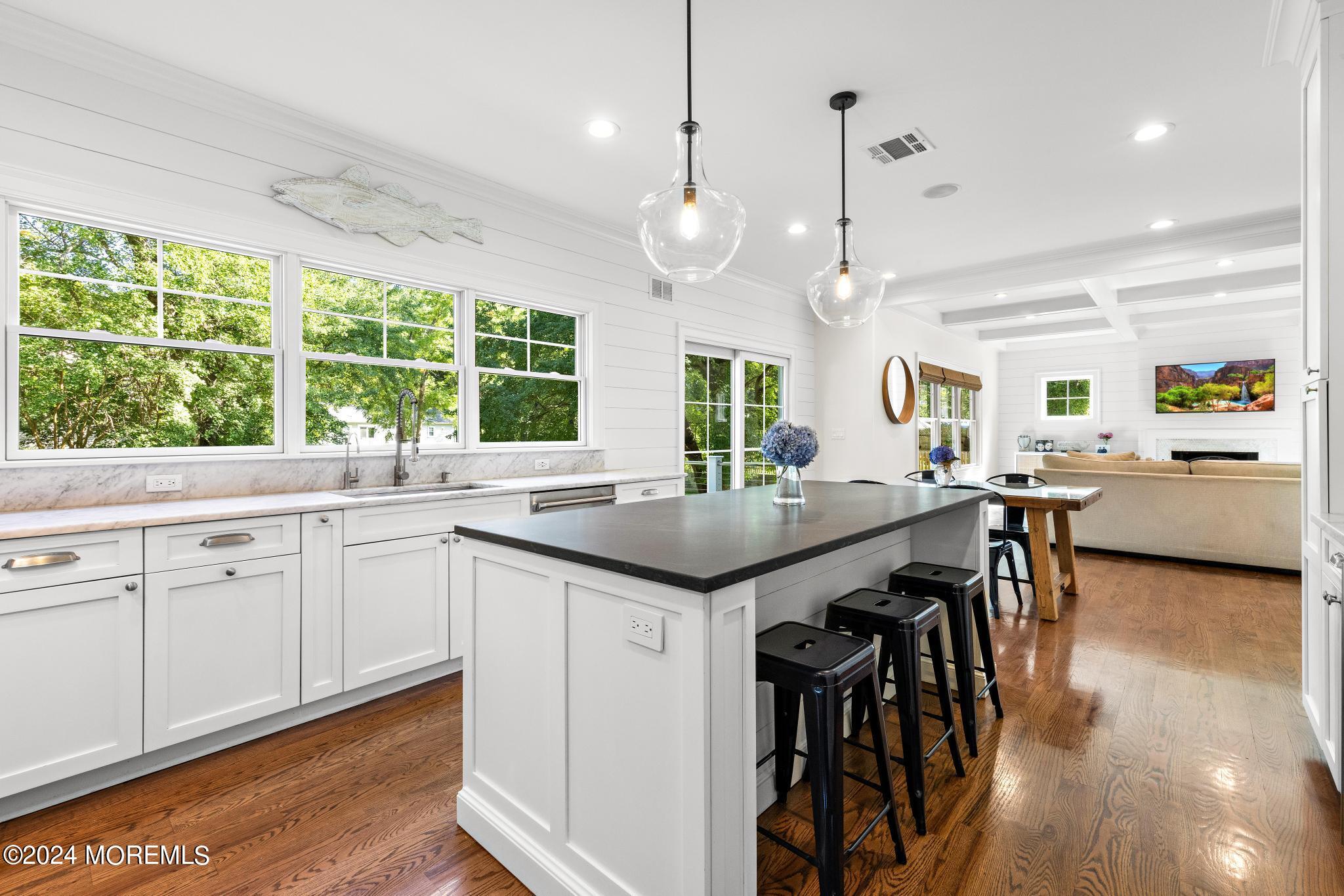 34 Hendrickson Place