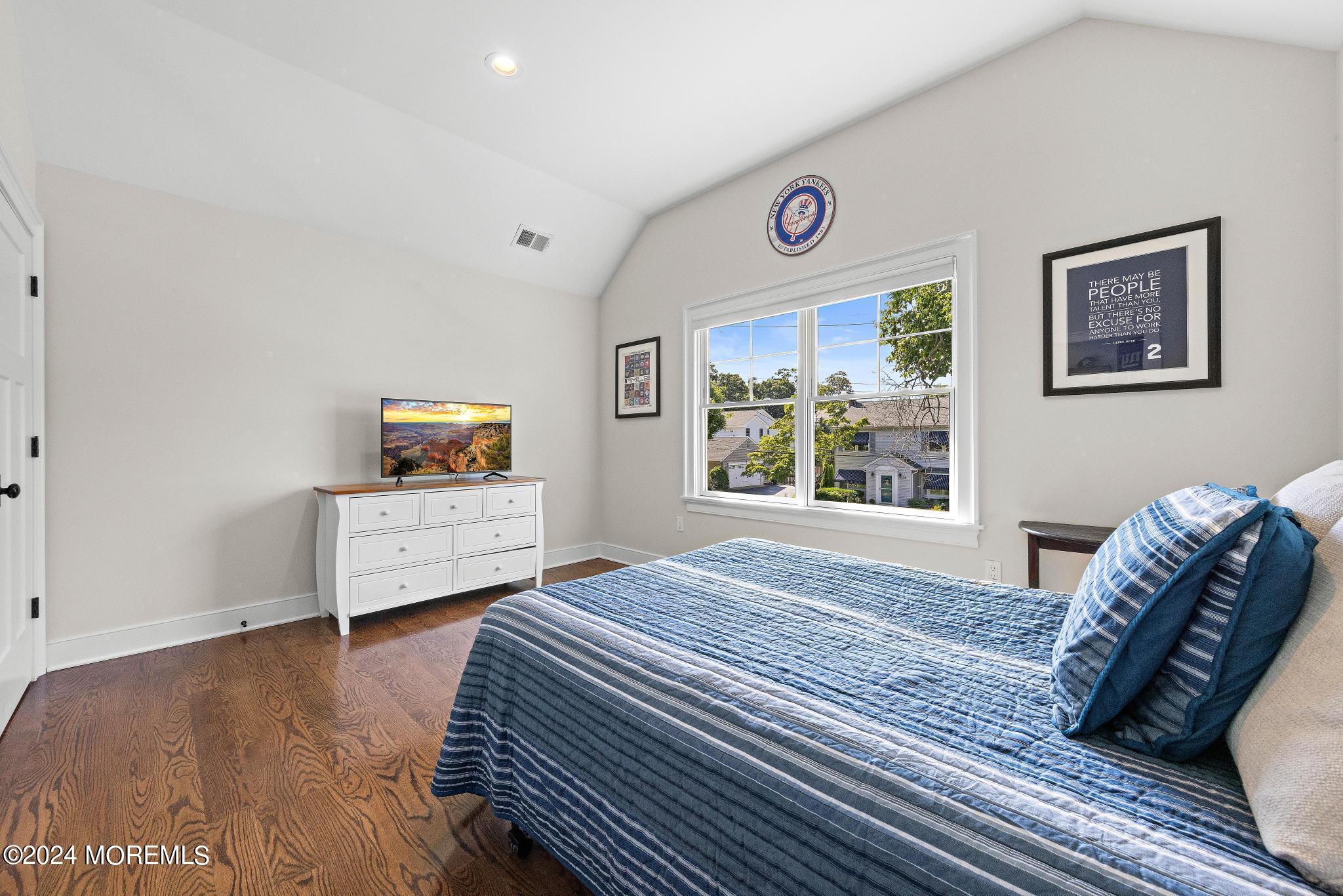 34 Hendrickson Place