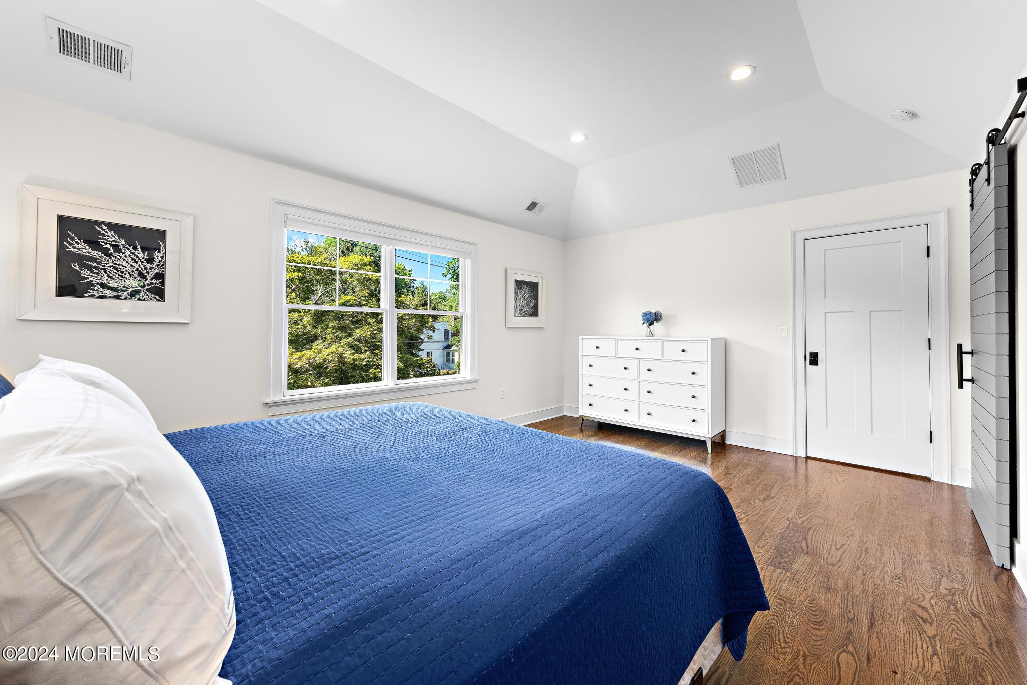 34 Hendrickson Place