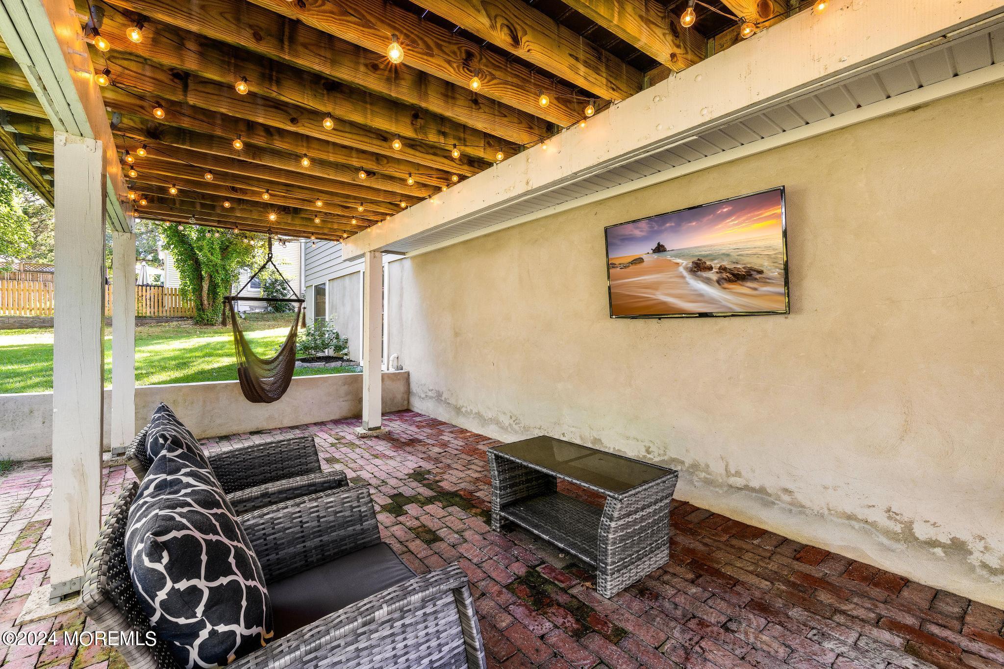 34 Hendrickson Place