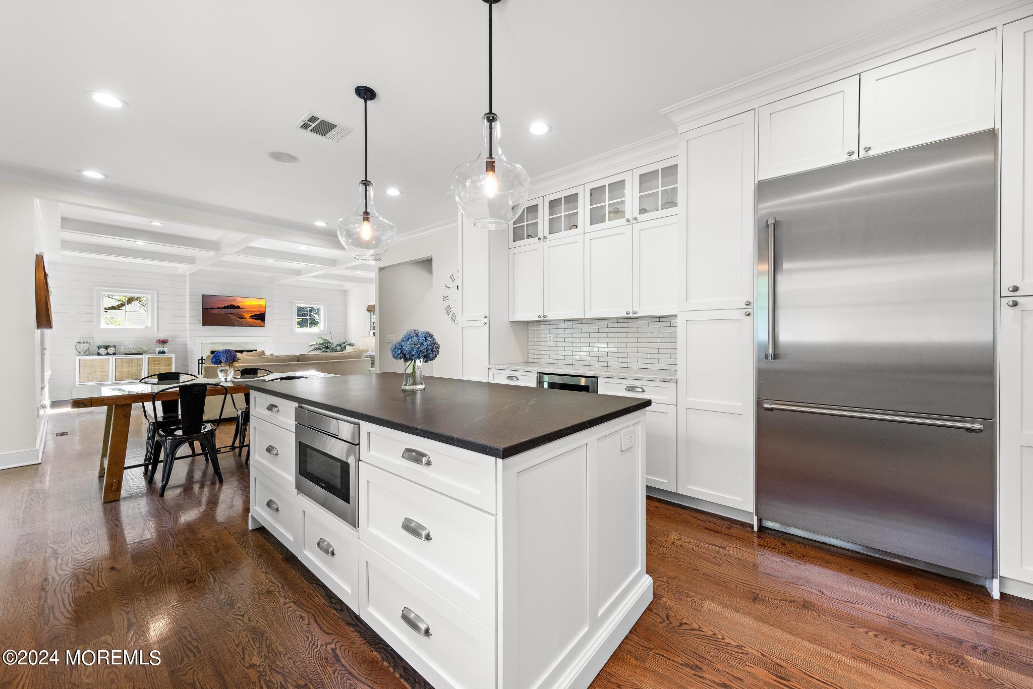 34 Hendrickson Place