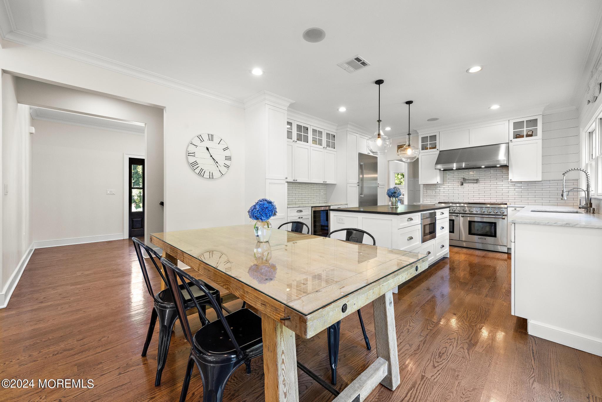 34 Hendrickson Place