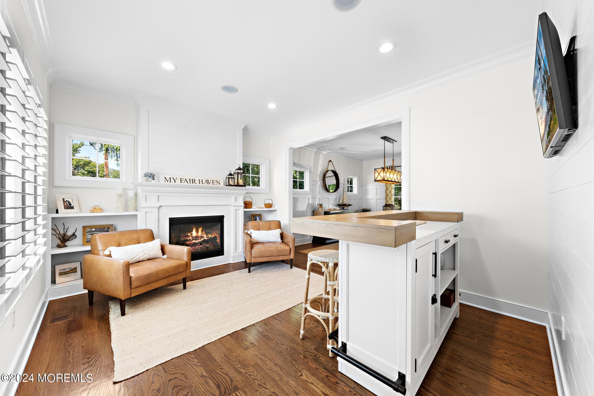 34 Hendrickson Place