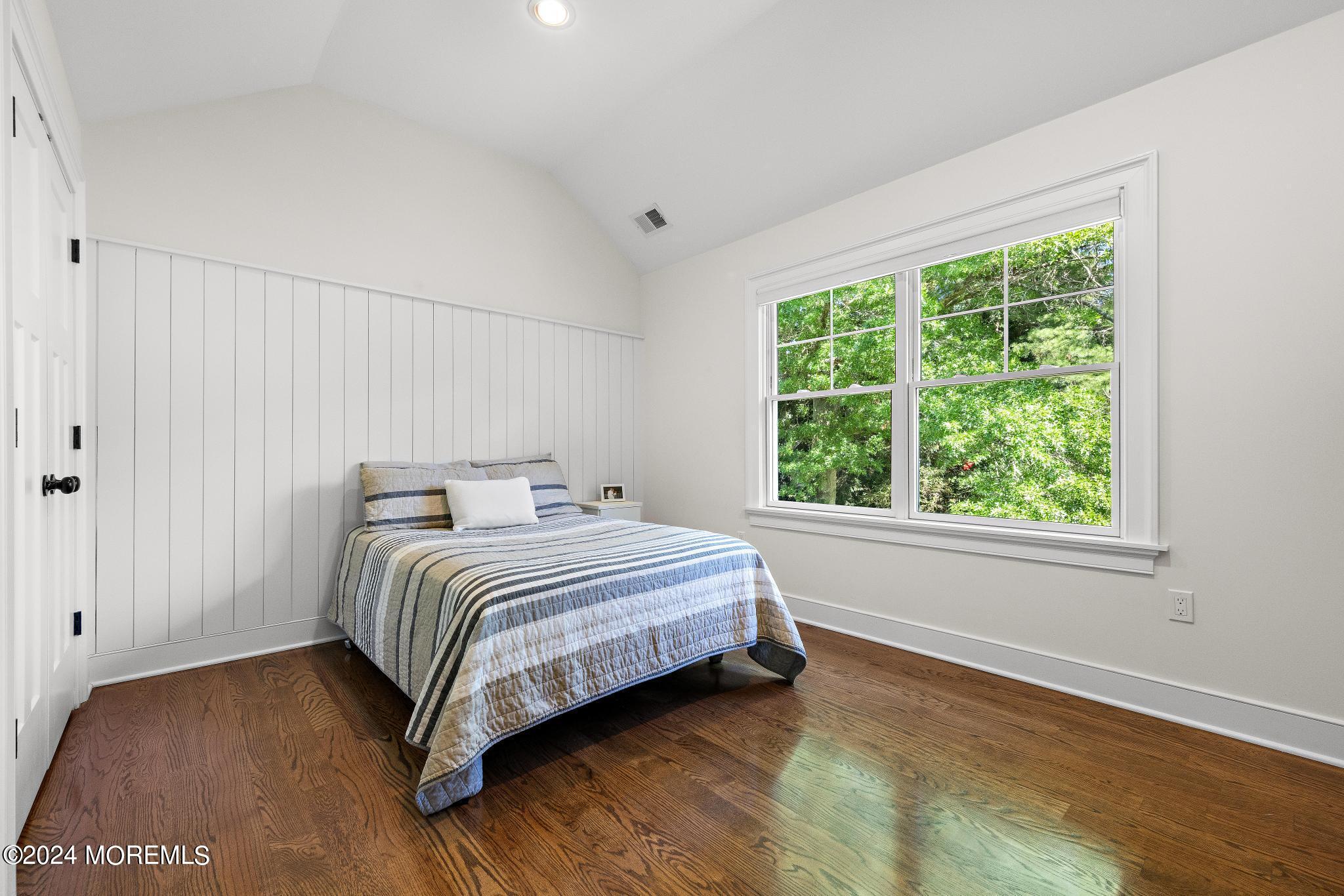 34 Hendrickson Place