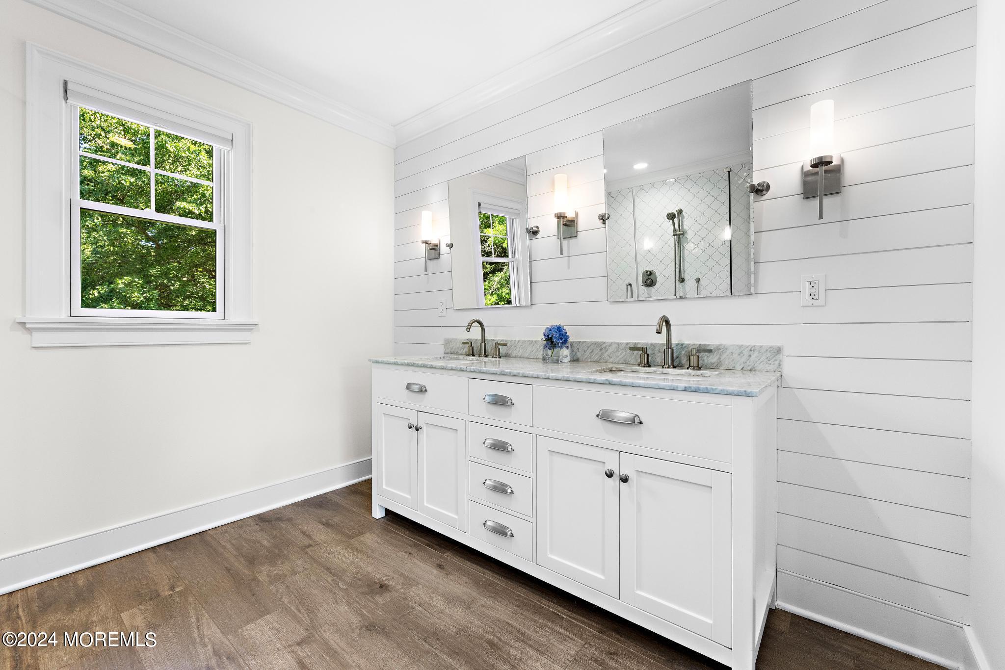 34 Hendrickson Place