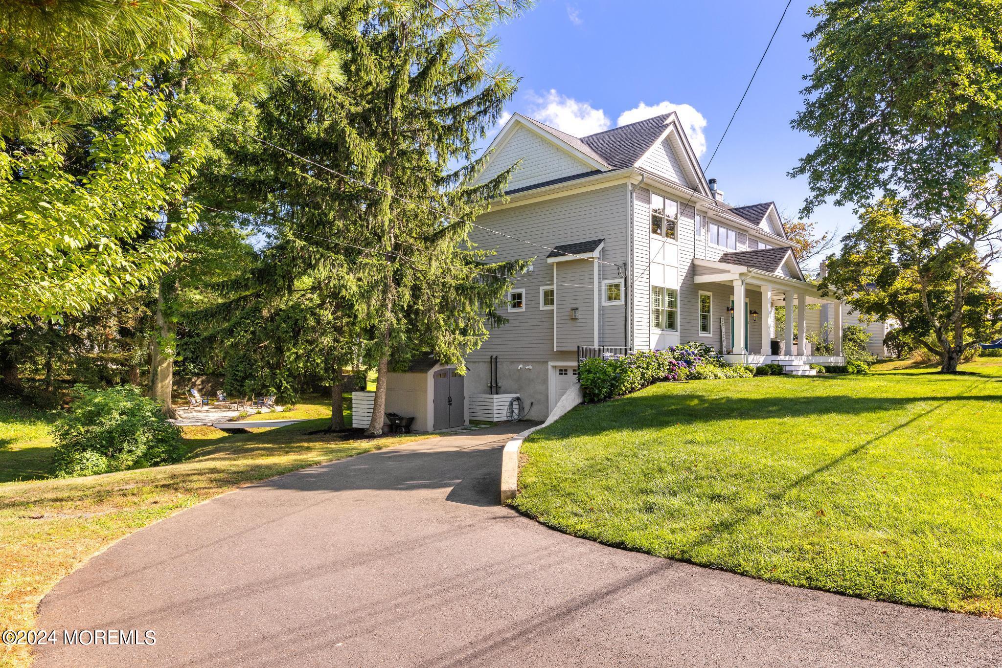 34 Hendrickson Place