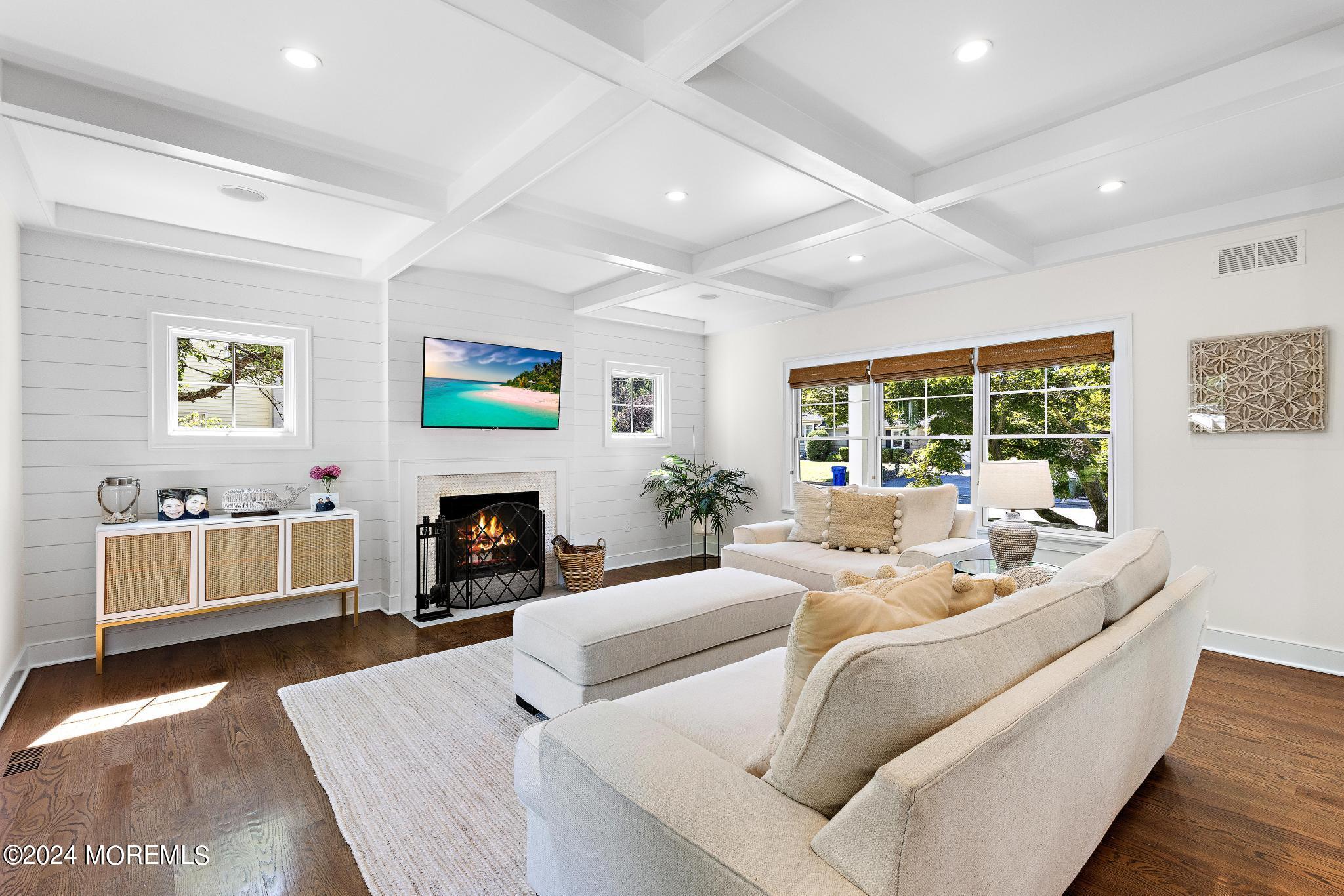 34 Hendrickson Place