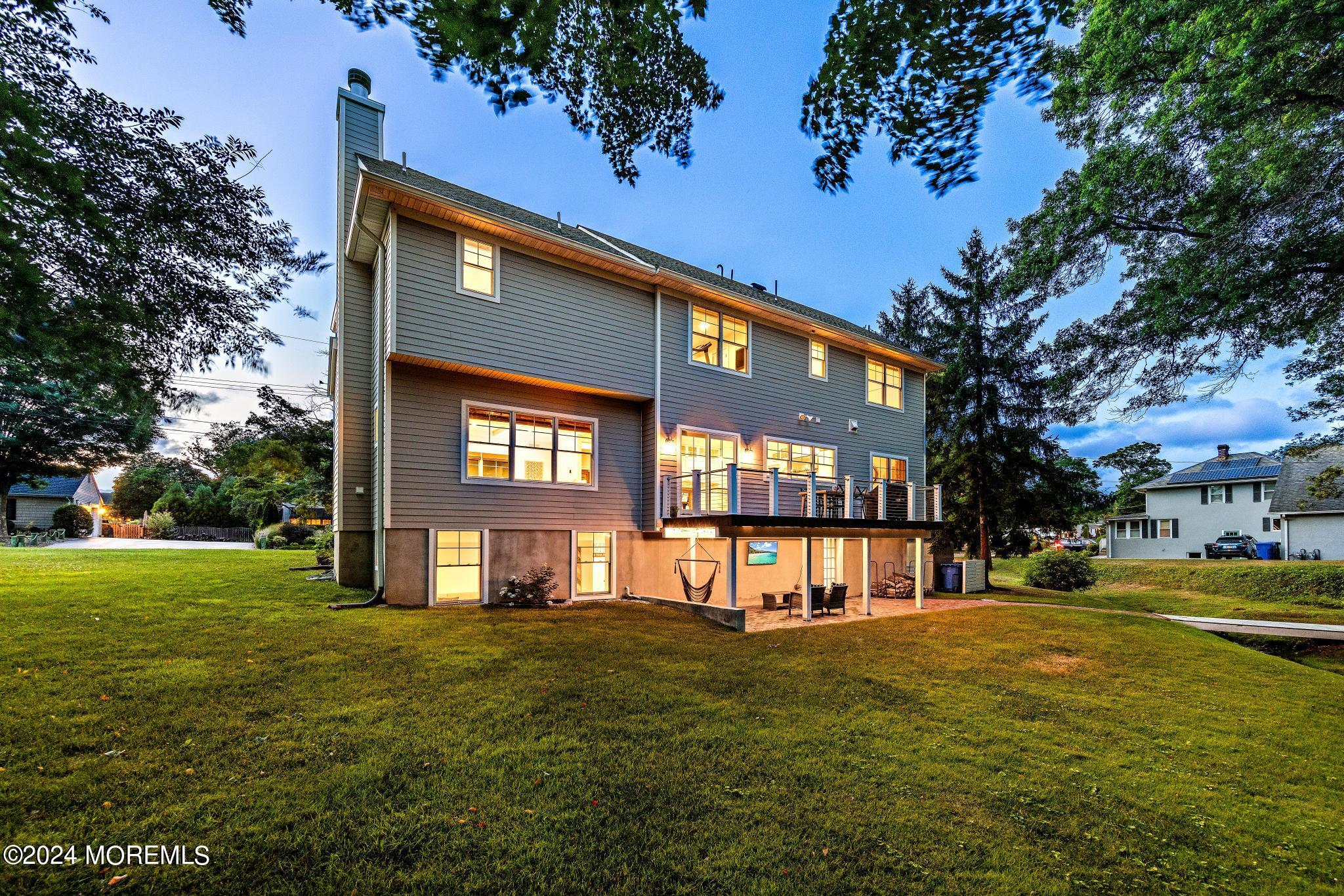 34 Hendrickson Place