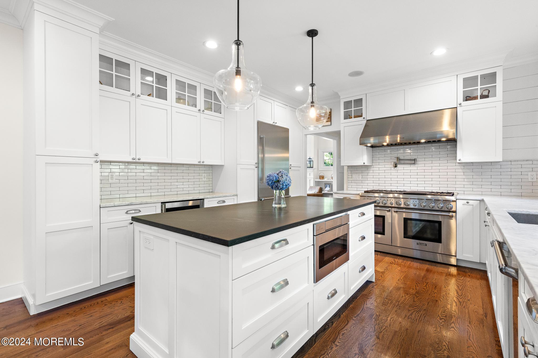 34 Hendrickson Place