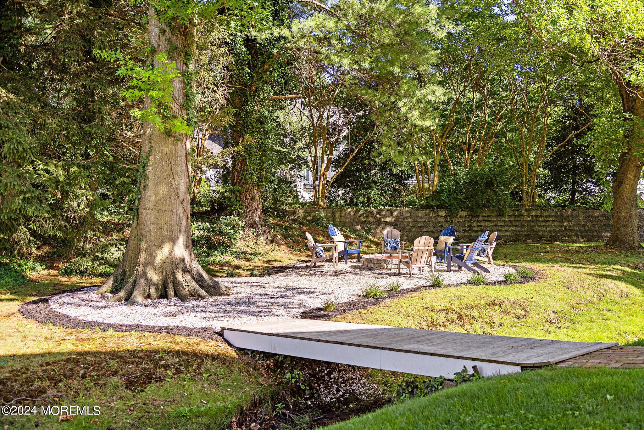 34 Hendrickson Place