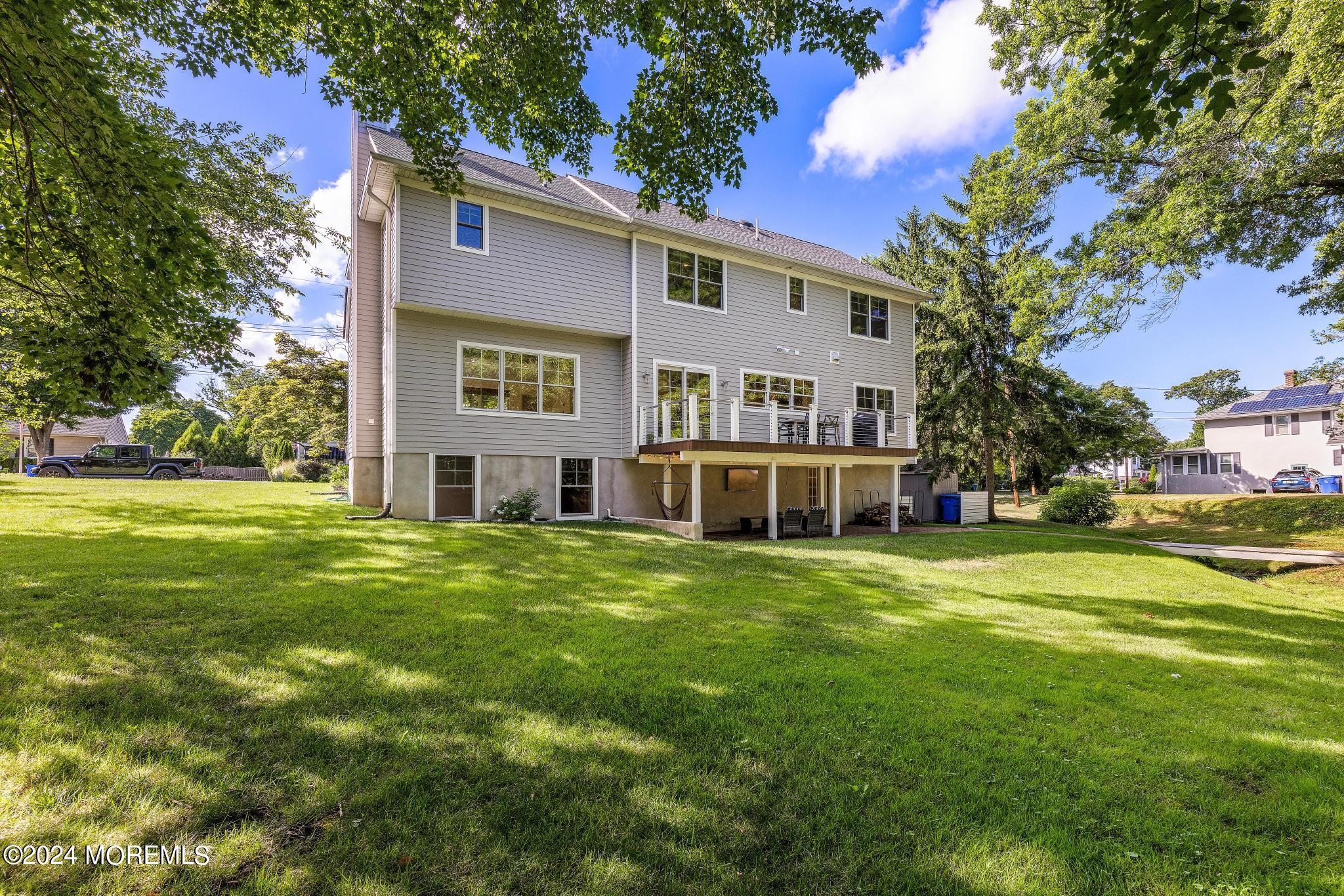 34 Hendrickson Place