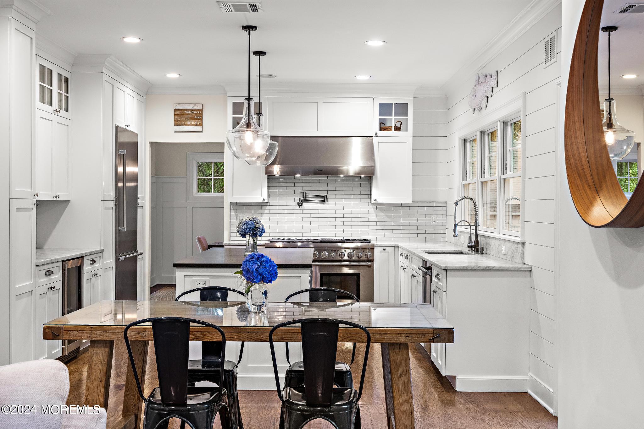 34 Hendrickson Place