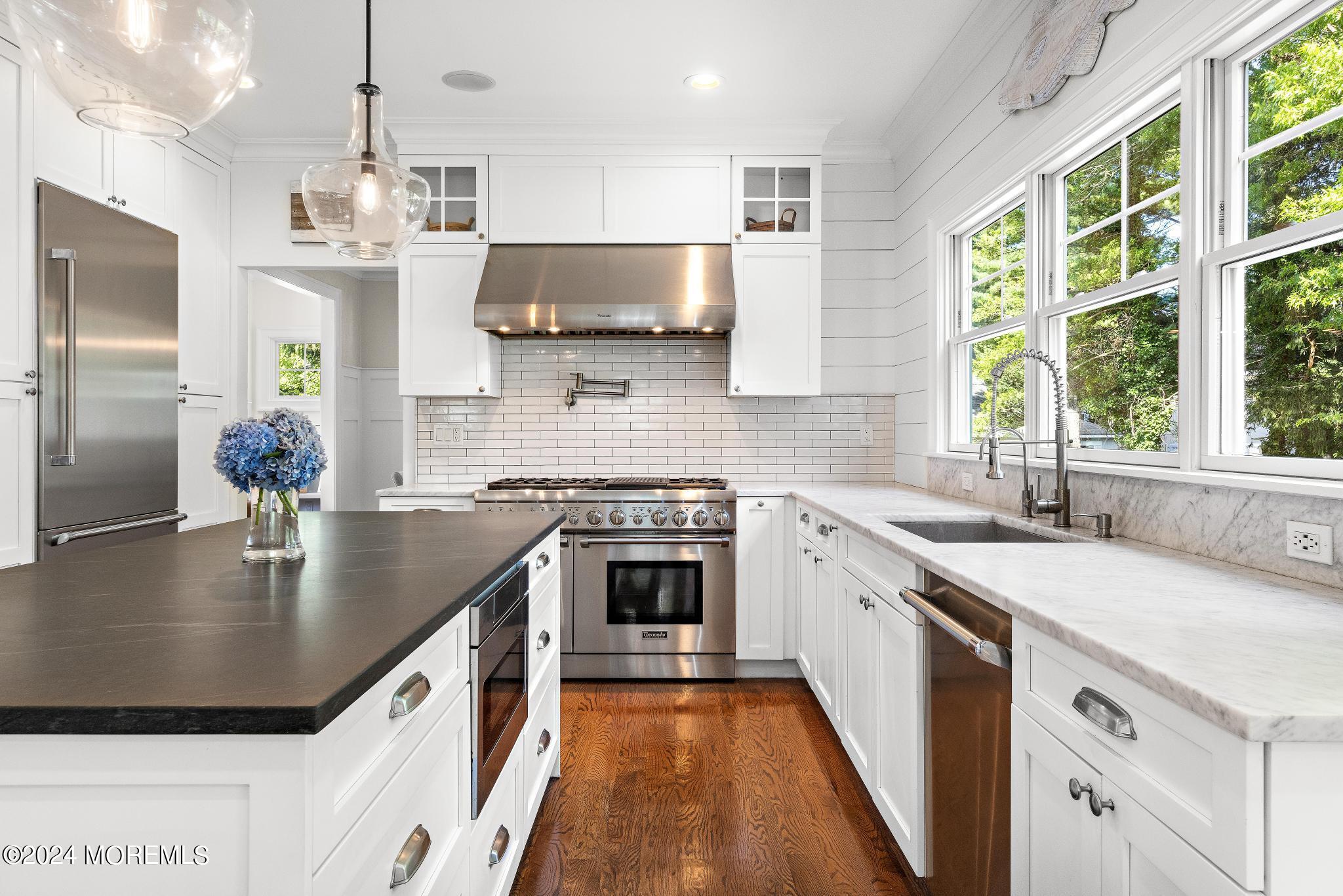 34 Hendrickson Place