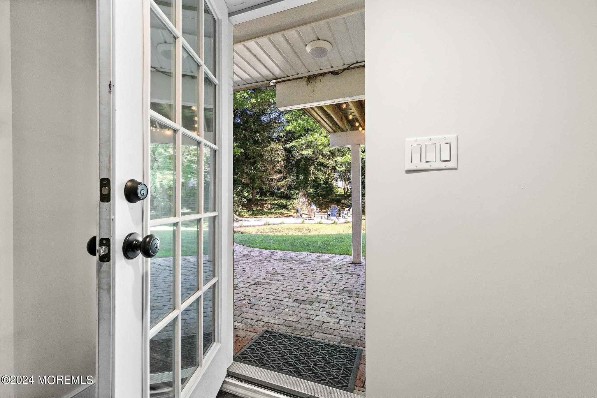 34 Hendrickson Place