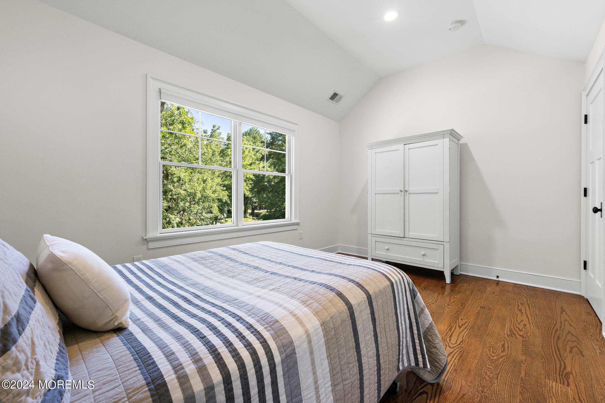 34 Hendrickson Place