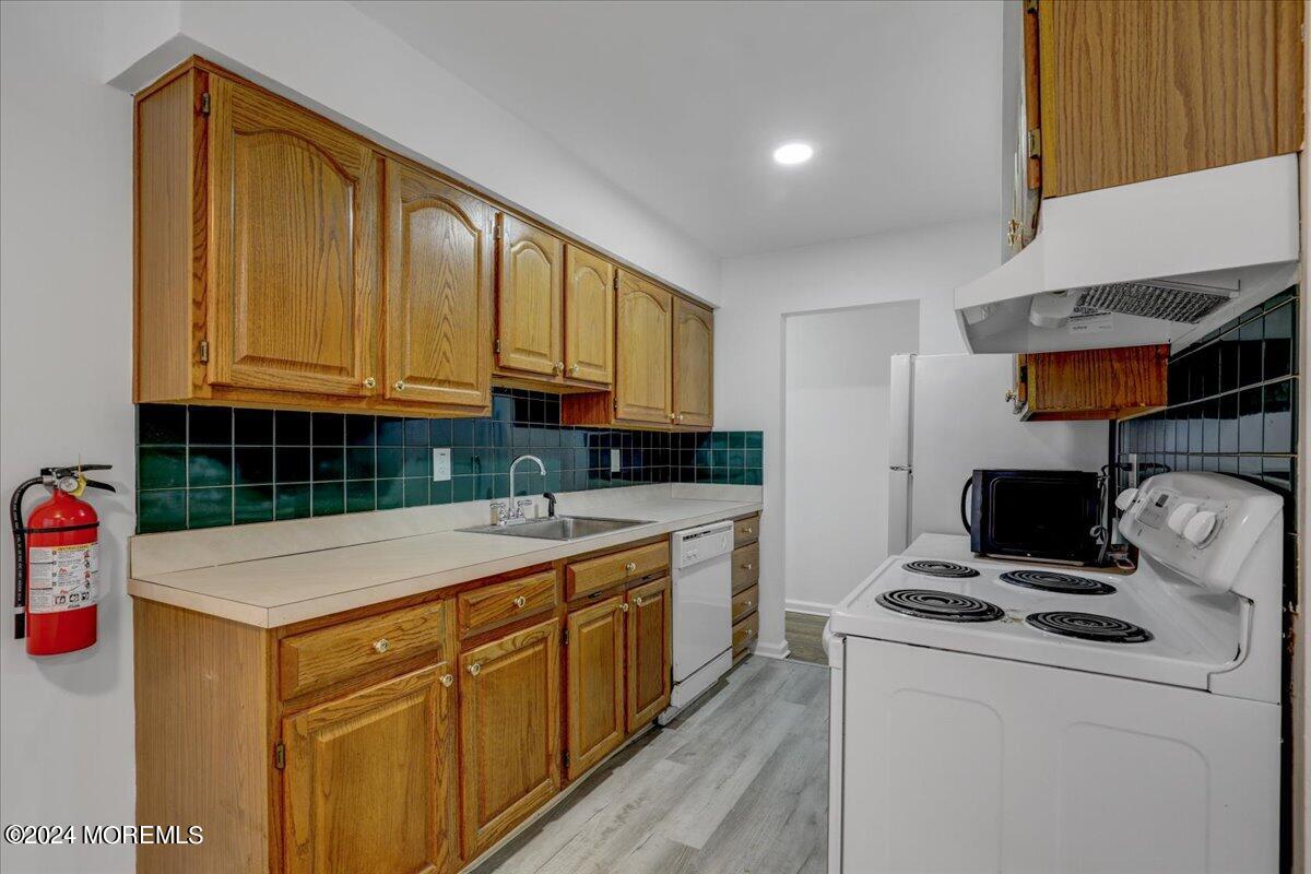 75 Stonehurst Boulevard, A