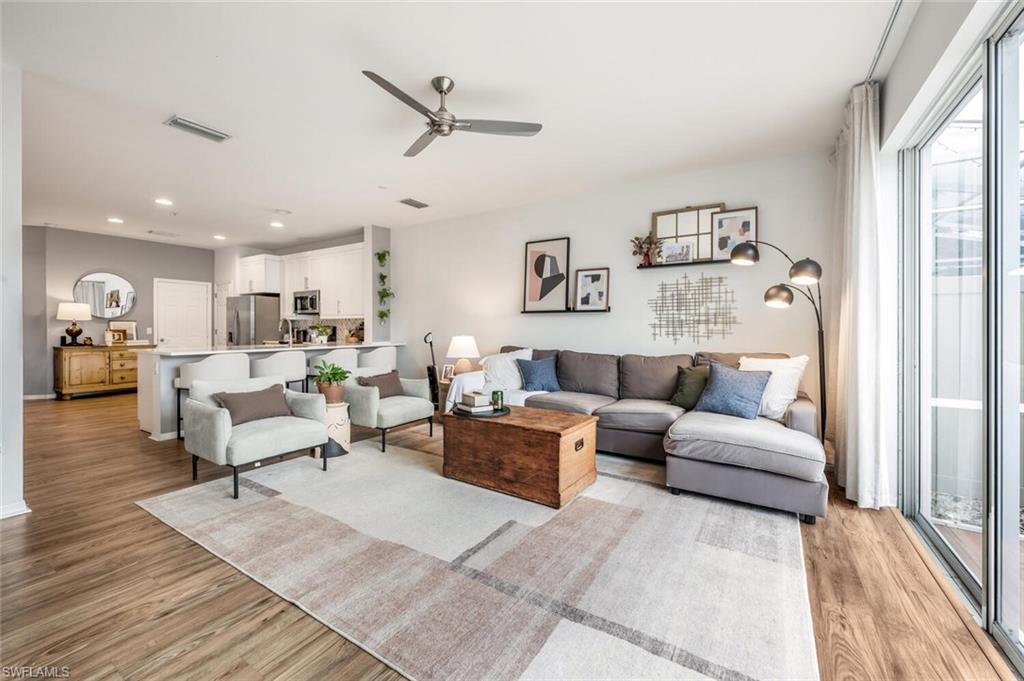 1028 Hampton CIR # 63