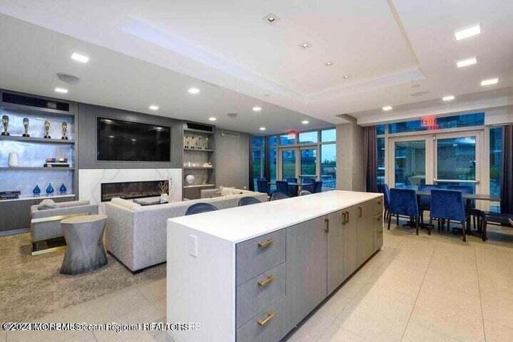 15 Morris Avenue 301