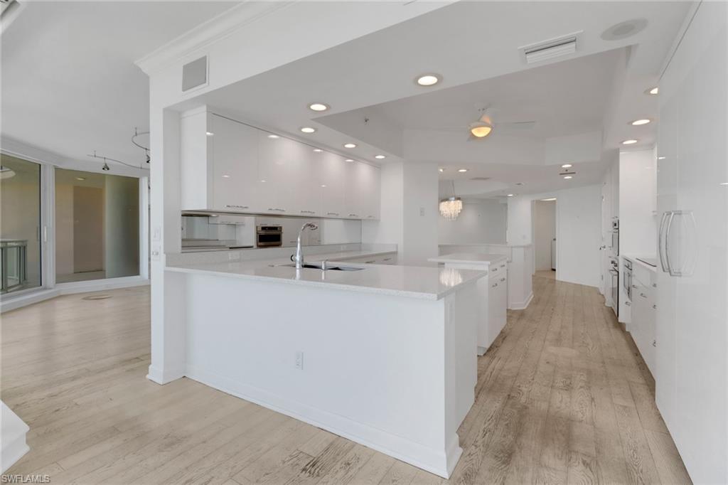 8231 Bay Colony DR # 602