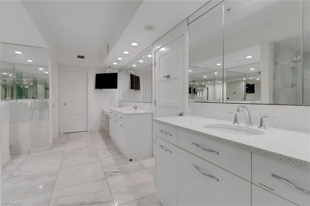 8231 Bay Colony DR # 602