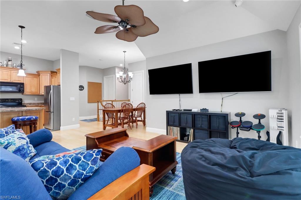 4323 Silver Fox DR