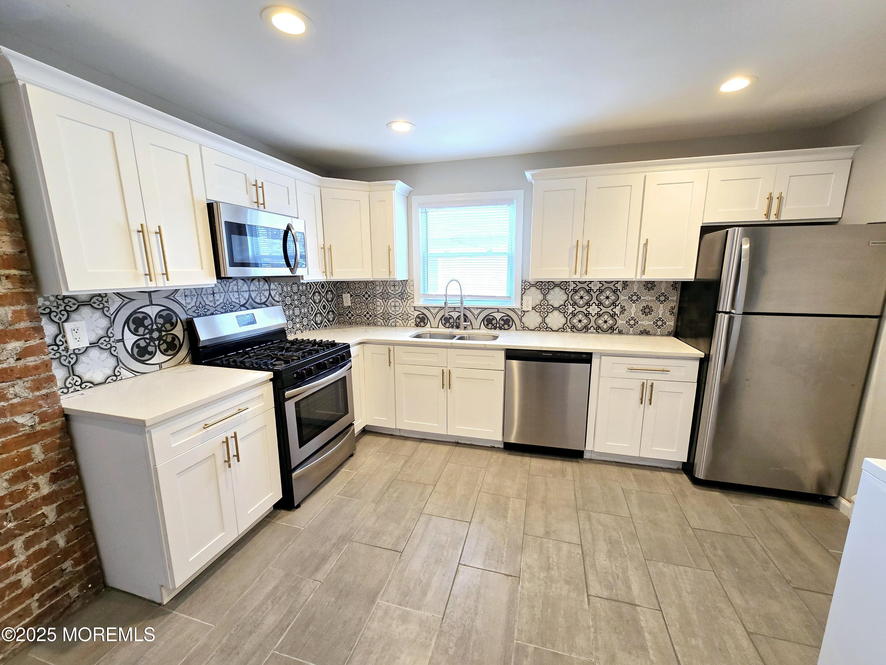 909 Fifth Avenue 2nd Flr