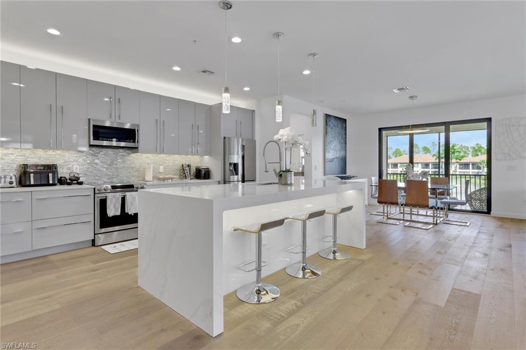 15161 Palmer Lake CIR # 202, NAPLES Unit: 202