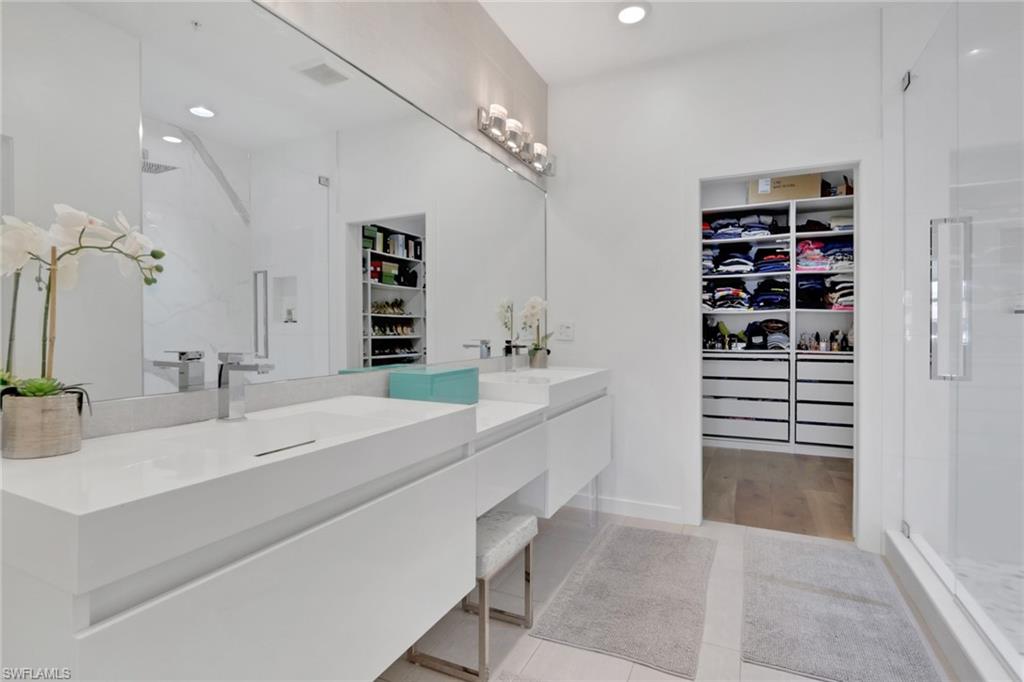 15161 Palmer Lake CIR # 202, NAPLES Unit: 202