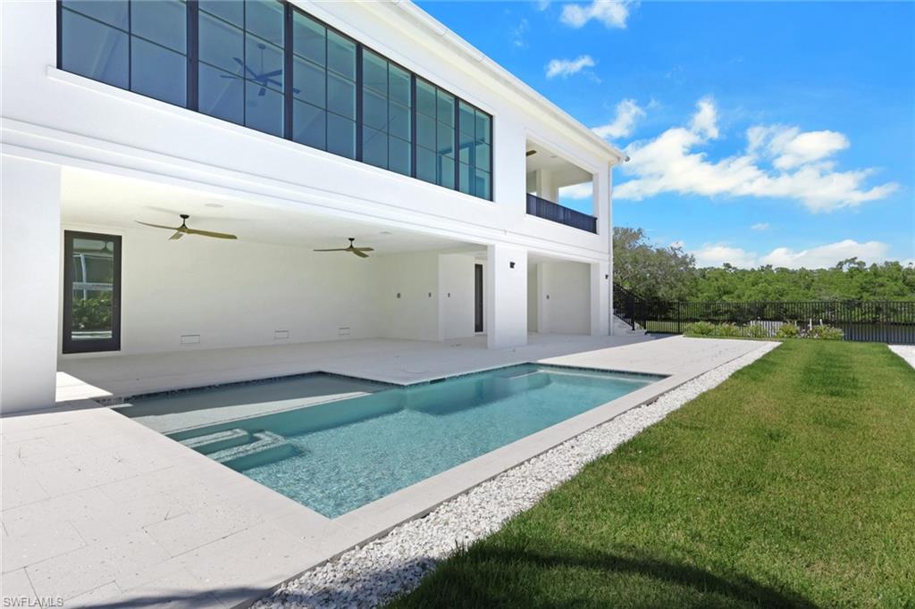 1747 Harbor LN, NAPLES