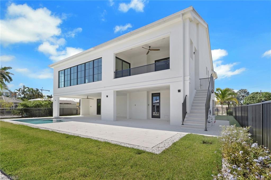 1747 Harbor LN, NAPLES